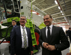 Дмитрий Медведев посетил завод «КЛААС» в Краснодаре