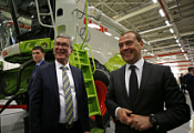 Дмитрий Медведев посетил завод «КЛААС» в Краснодаре